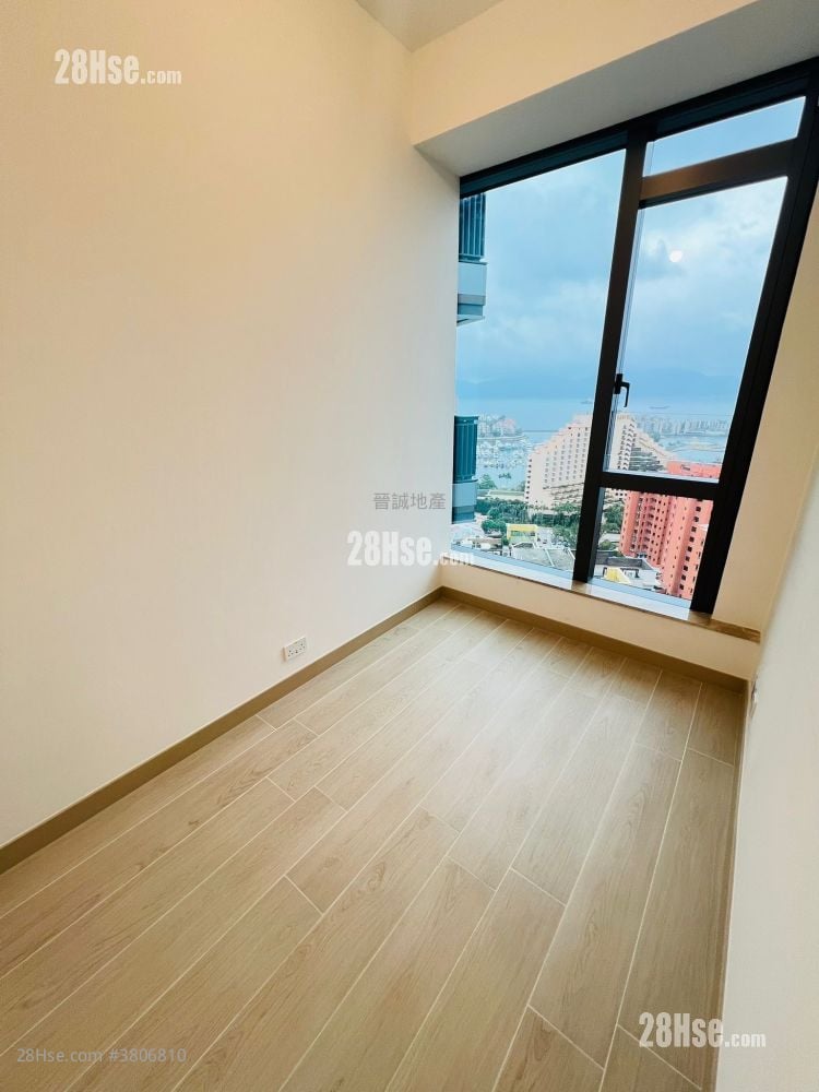 Gold Coast Bay Rental 2 Bedrooms , 1 Bathroom 447 ft²