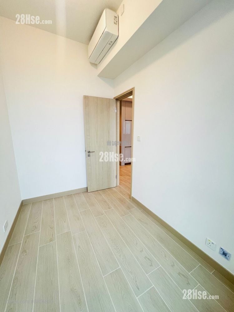 Gold Coast Bay Rental 2 Bedrooms , 1 Bathroom 447 ft²