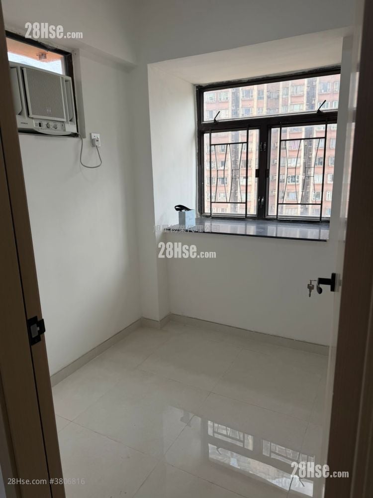 Sun Court Rental 2 Bedrooms , 1 Bathroom 258 ft²