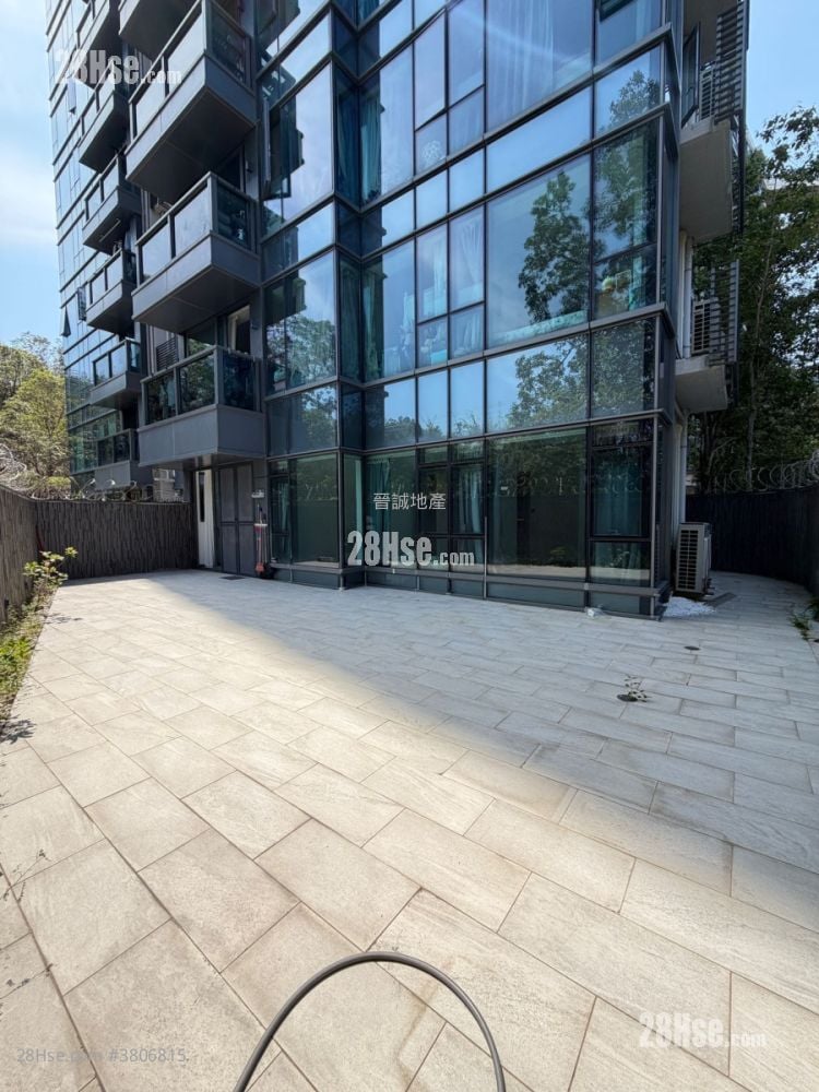 Le Pont Sell 3 Bedrooms , 2 Bathrooms 737 ft²