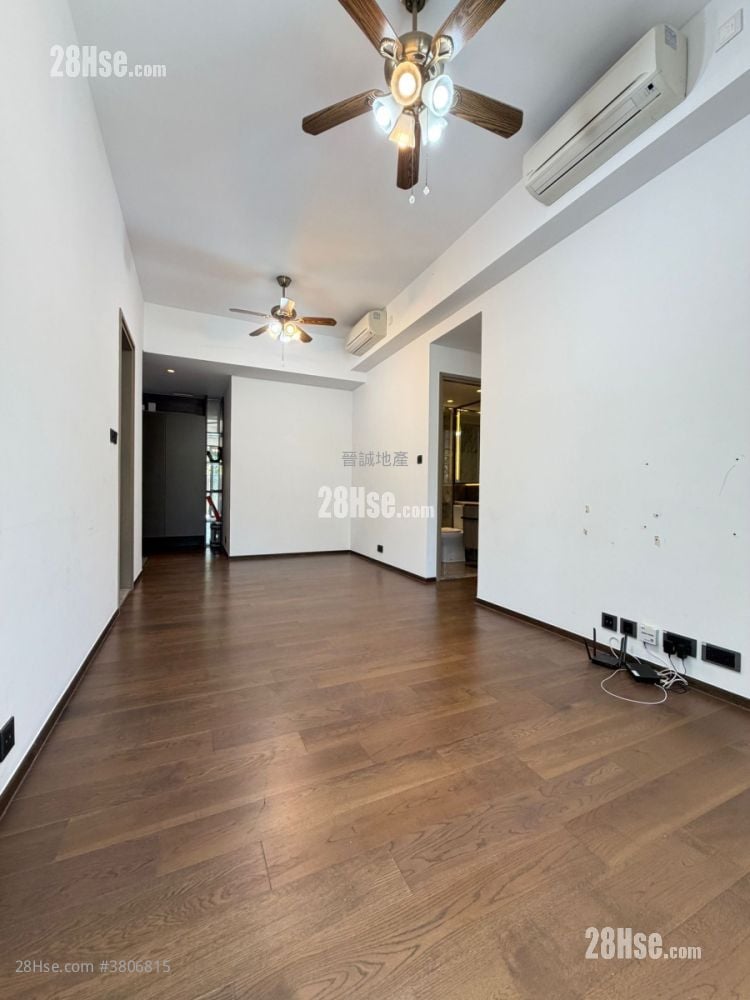 Le Pont Sell 3 Bedrooms , 2 Bathrooms 737 ft²