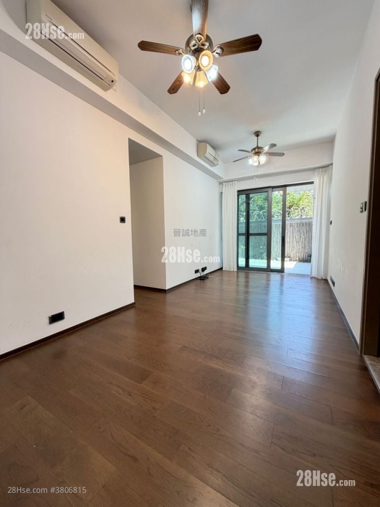 Le Pont Sell 3 Bedrooms , 2 Bathrooms 737 ft²