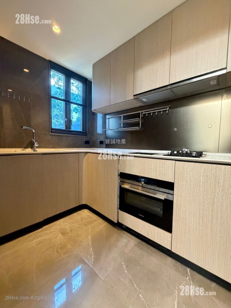 Le Pont Sell 3 Bedrooms , 2 Bathrooms 737 ft²