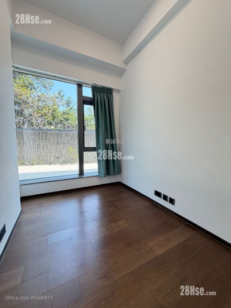 Le Pont Sell 3 Bedrooms , 2 Bathrooms 737 ft²
