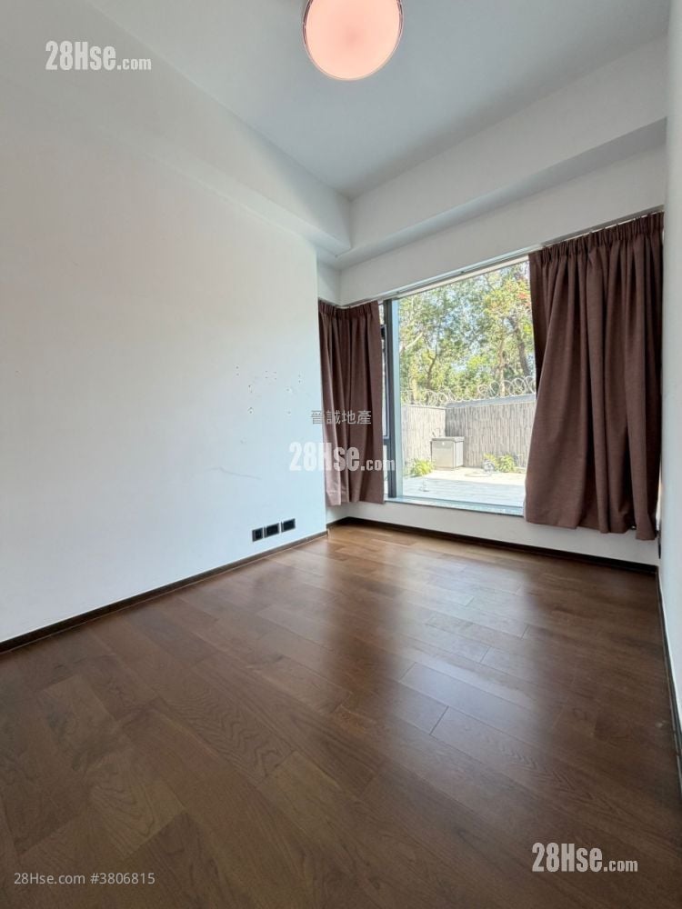 Le Pont Sell 3 Bedrooms , 2 Bathrooms 737 ft²