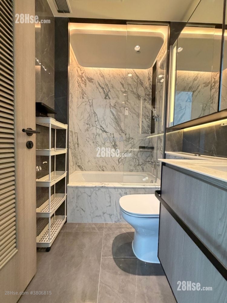 Le Pont Sell 3 Bedrooms , 2 Bathrooms 737 ft²