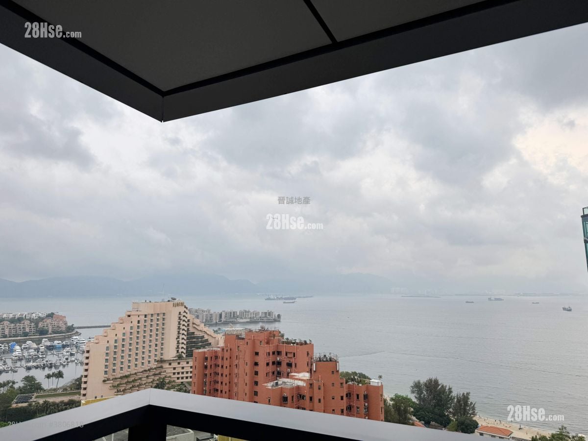 Gold Coast Bay Sell 2 Bedrooms , 1 Bathroom 417 ft²