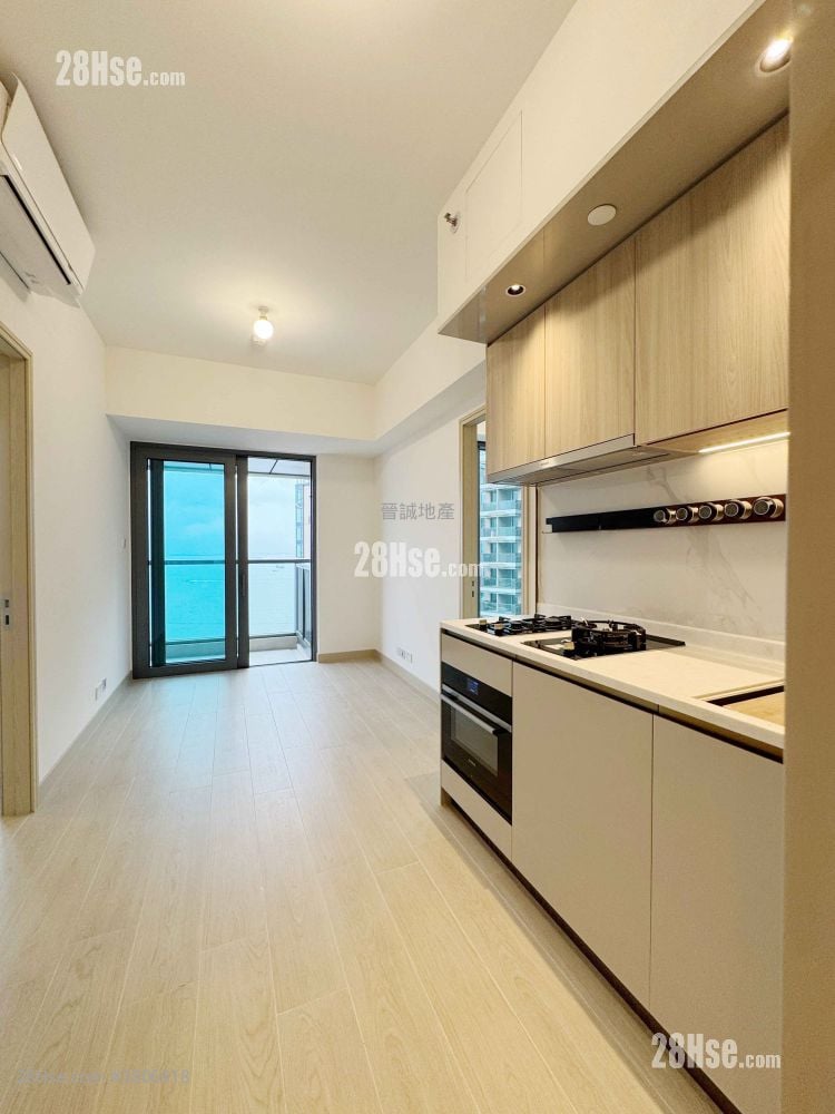 Gold Coast Bay Sell 2 Bedrooms , 1 Bathroom 417 ft²