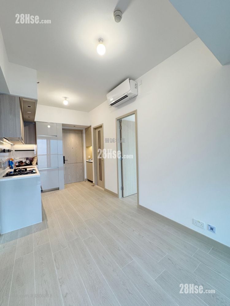 Gold Coast Bay Sell 2 Bedrooms , 1 Bathroom 417 ft²