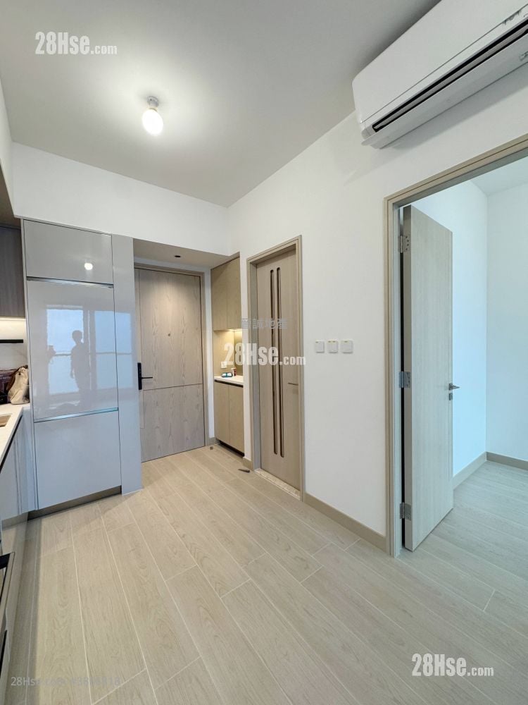 Gold Coast Bay Sell 2 Bedrooms , 1 Bathroom 417 ft²