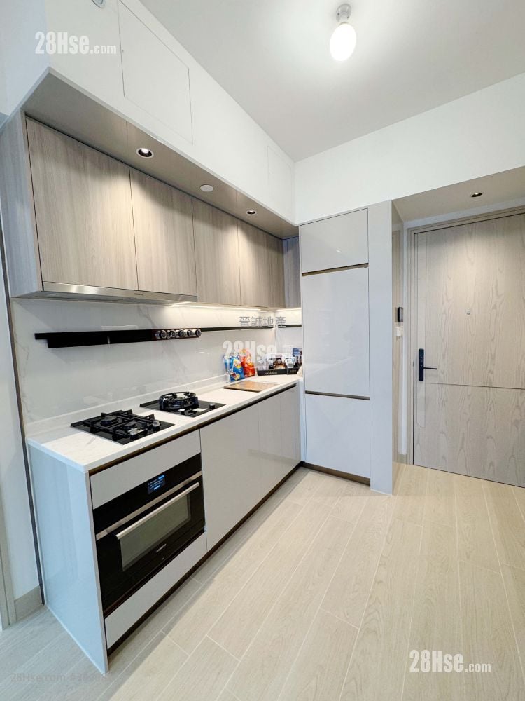 Gold Coast Bay Sell 2 Bedrooms , 1 Bathroom 417 ft²