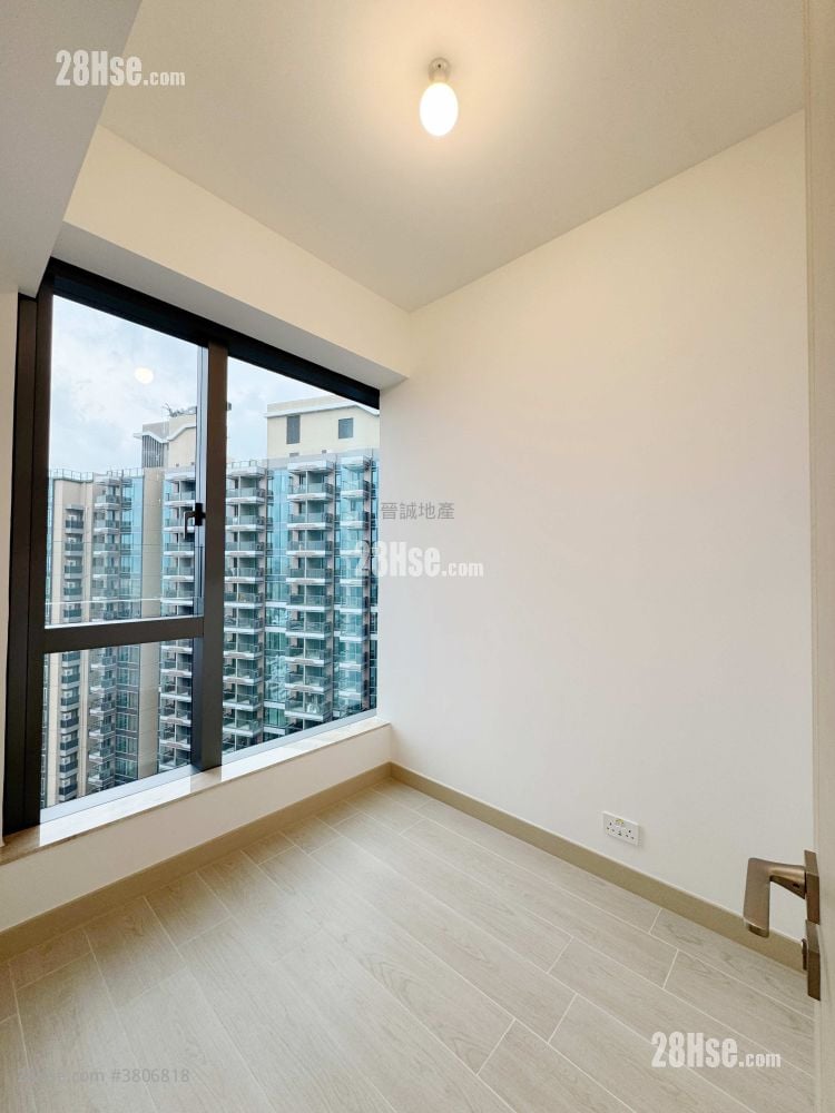 Gold Coast Bay Sell 2 Bedrooms , 1 Bathroom 417 ft²