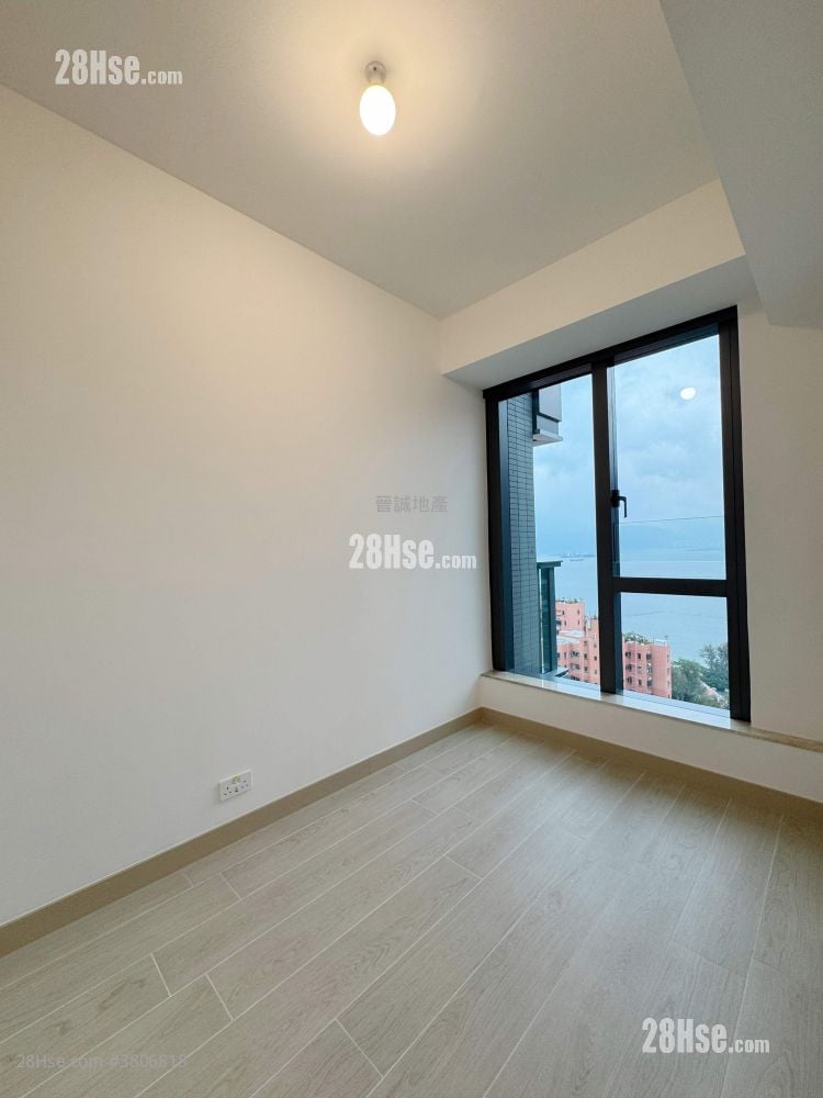 Gold Coast Bay Sell 2 Bedrooms , 1 Bathroom 417 ft²