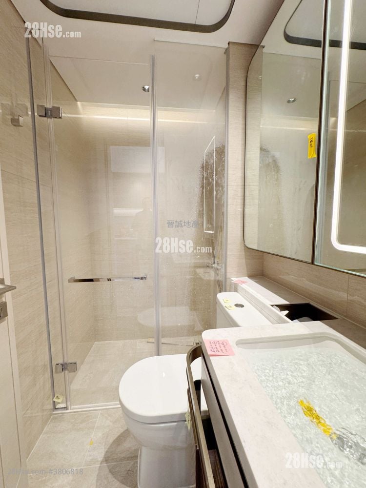 Gold Coast Bay Sell 2 Bedrooms , 1 Bathroom 417 ft²