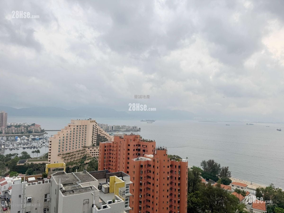 Gold Coast Bay Sell 2 Bedrooms , 1 Bathroom 417 ft²