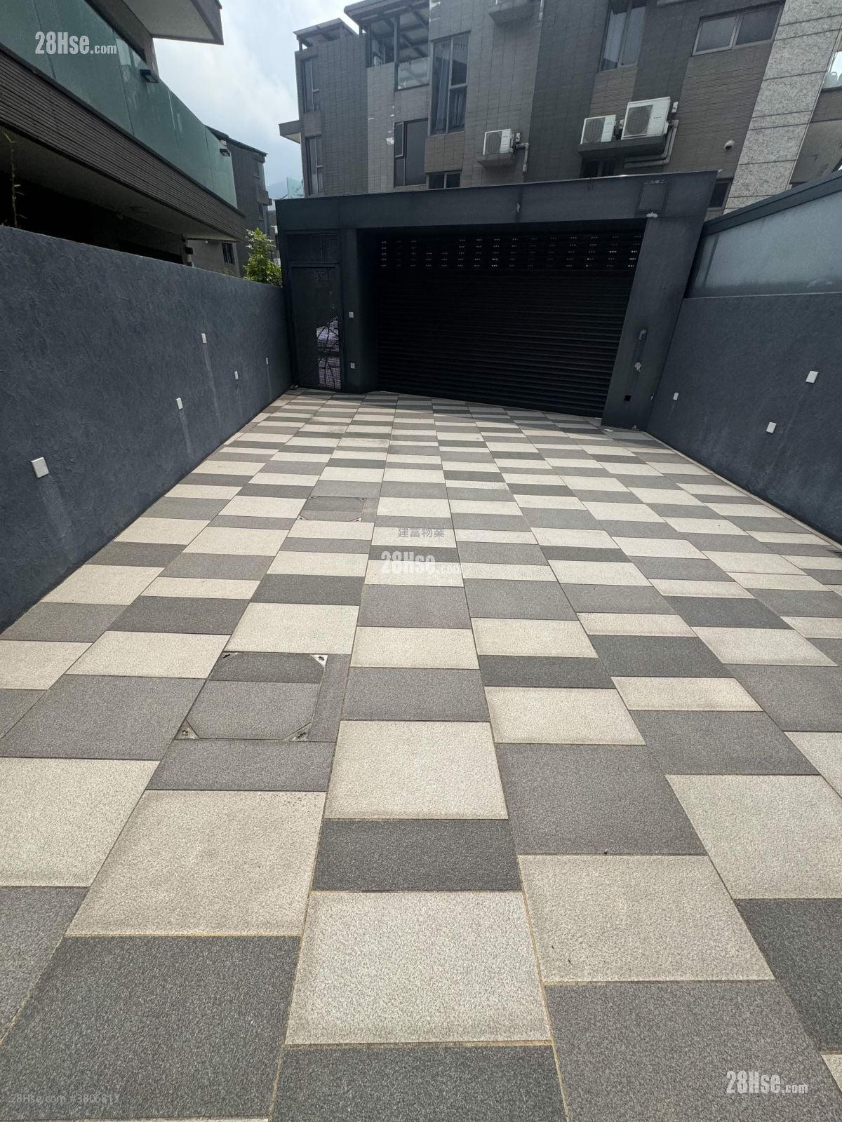 村屋 售盘 5+ 房 , 4 浴室 2,100 平方尺