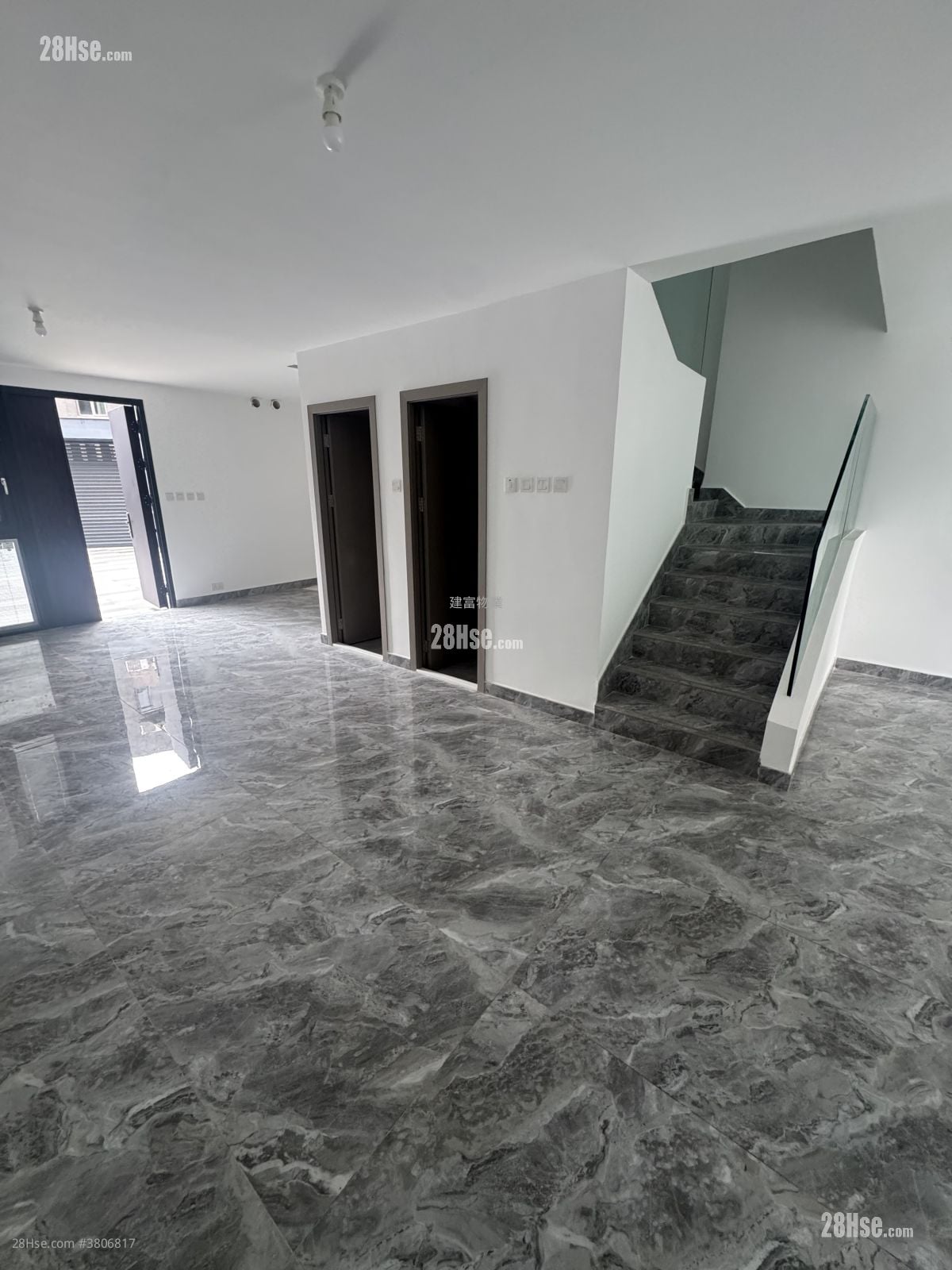 村屋 售盘 5+ 房 , 4 浴室 2,100 平方尺