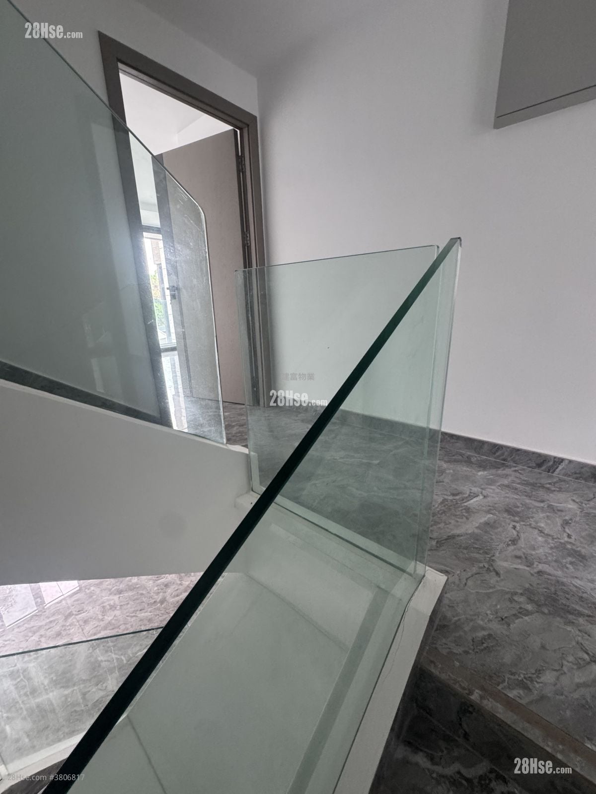 村屋 售盘 5+ 房 , 4 浴室 2,100 平方尺