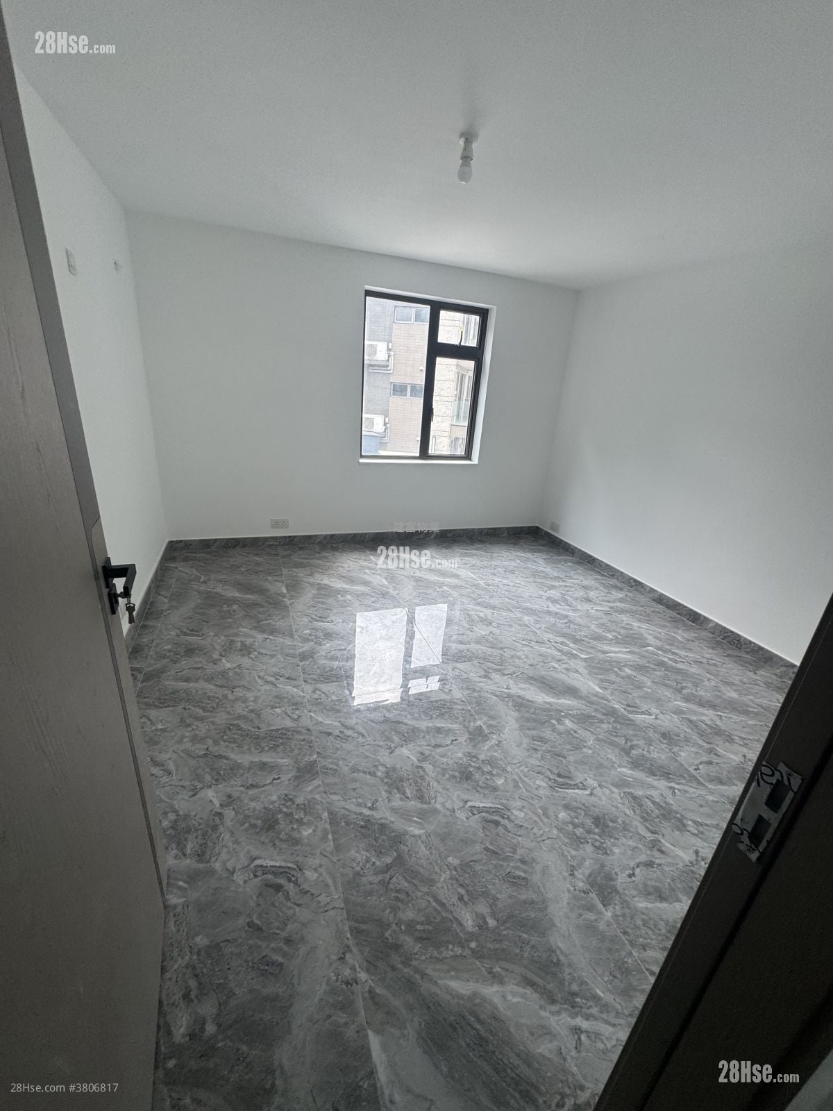 村屋 售盘 5+ 房 , 4 浴室 2,100 平方尺