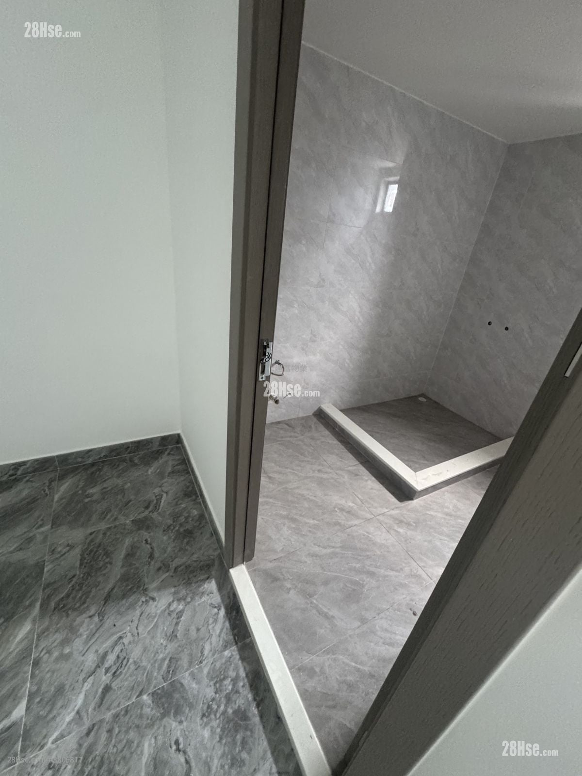 村屋 售盘 5+ 房 , 4 浴室 2,100 平方尺