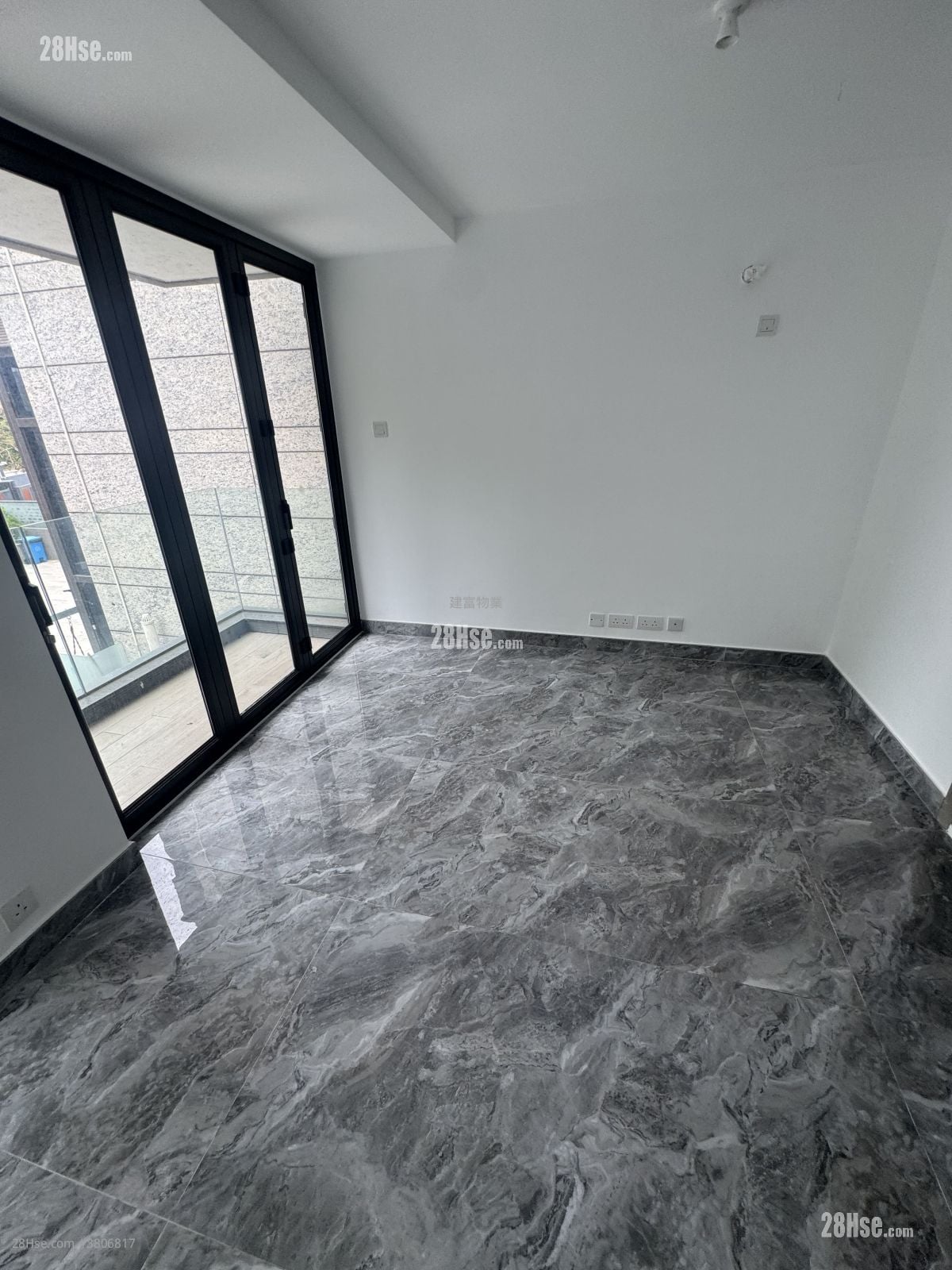 村屋 售盘 5+ 房 , 4 浴室 2,100 平方尺