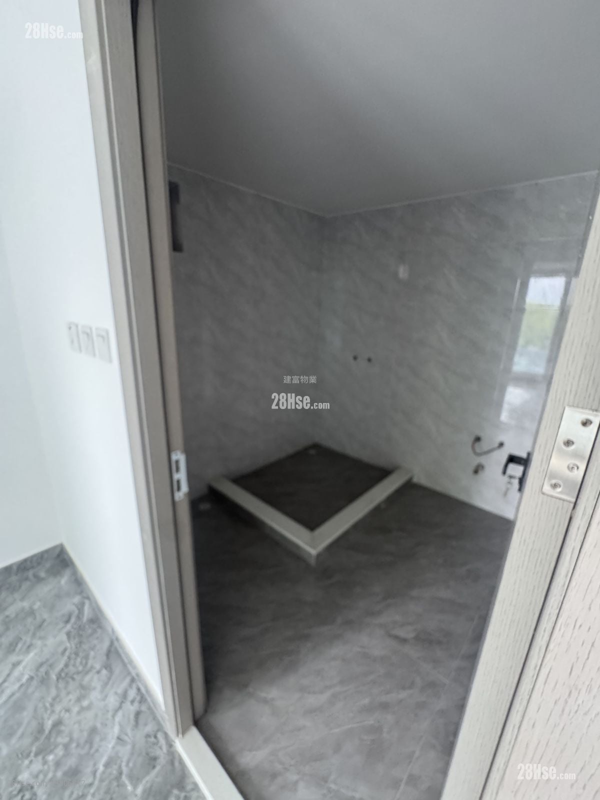 村屋 售盘 5+ 房 , 4 浴室 2,100 平方尺