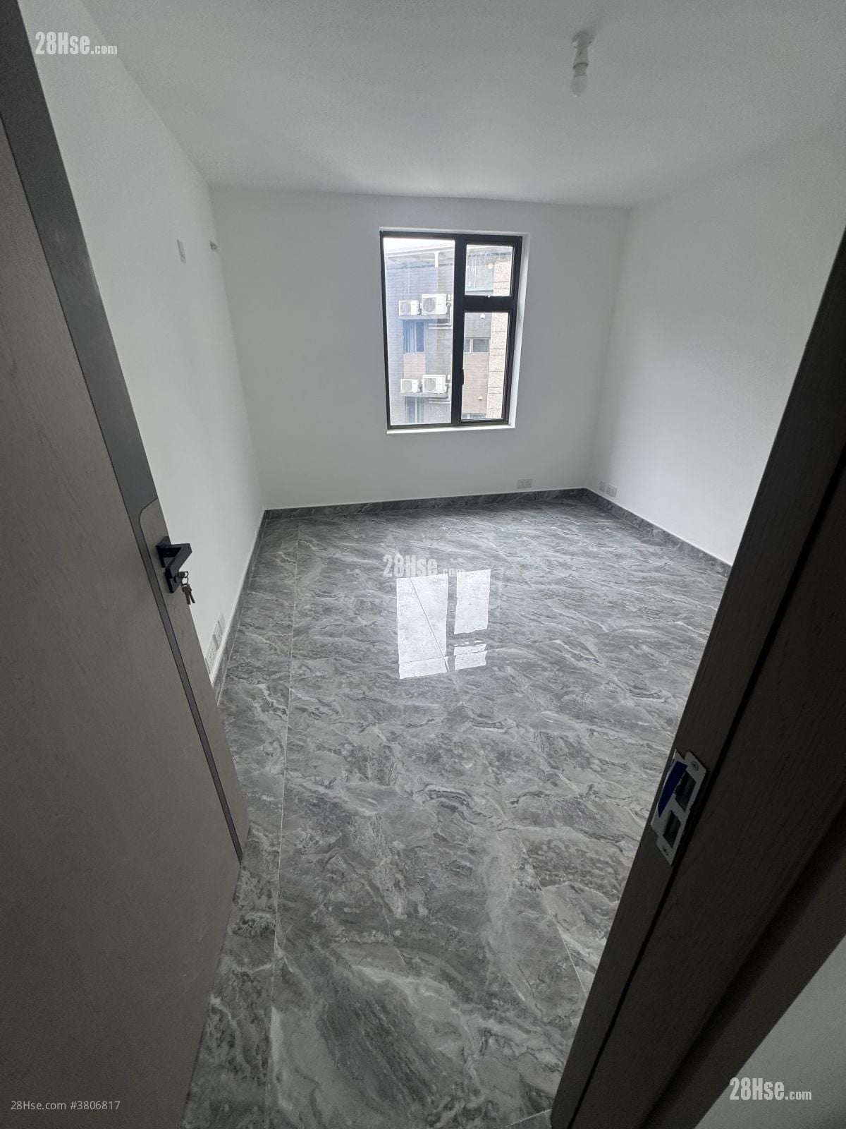 村屋 售盘 5+ 房 , 4 浴室 2,100 平方尺