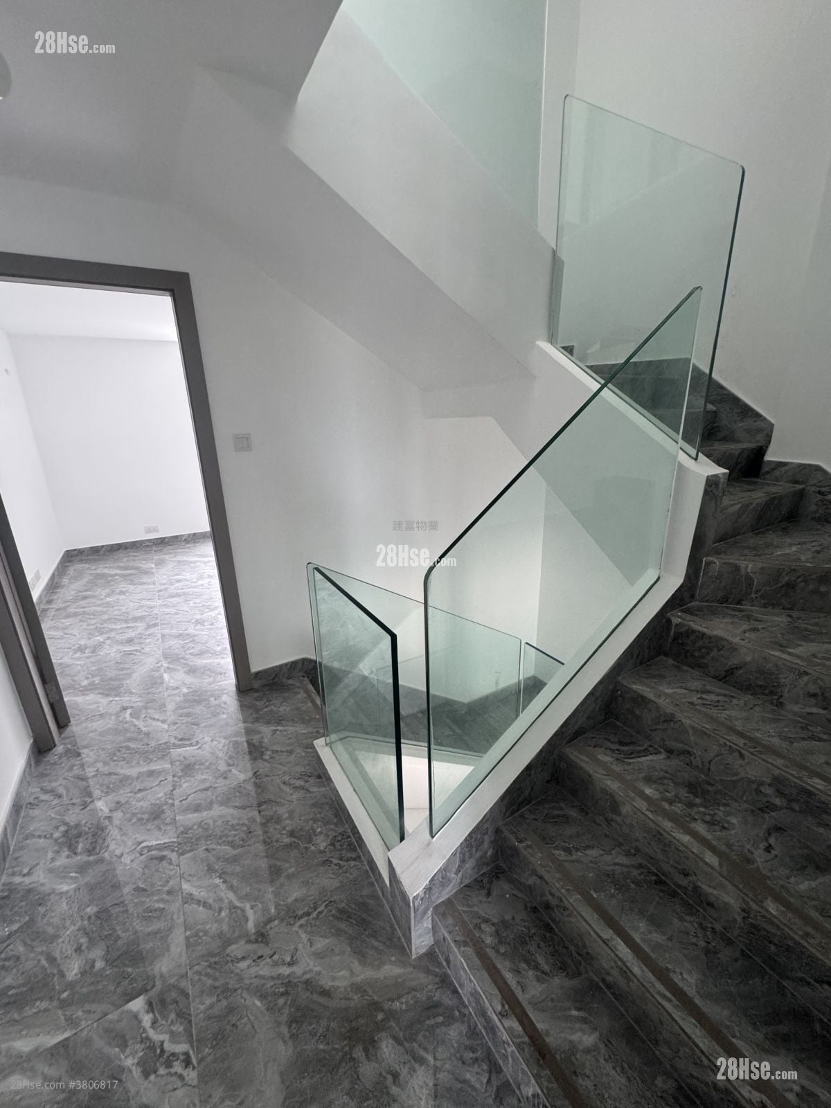 村屋 售盘 5+ 房 , 4 浴室 2,100 平方尺