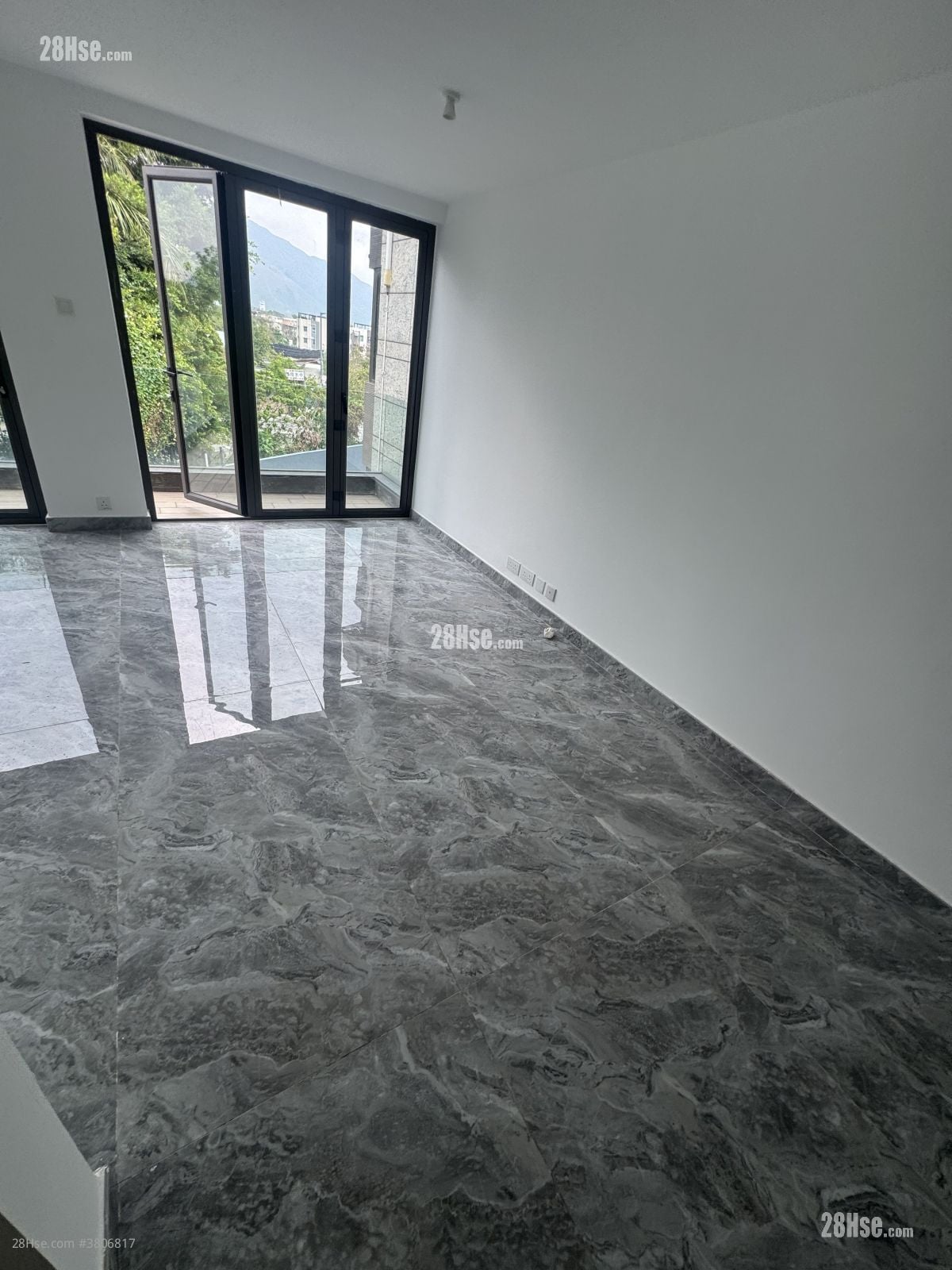 村屋 售盘 5+ 房 , 4 浴室 2,100 平方尺