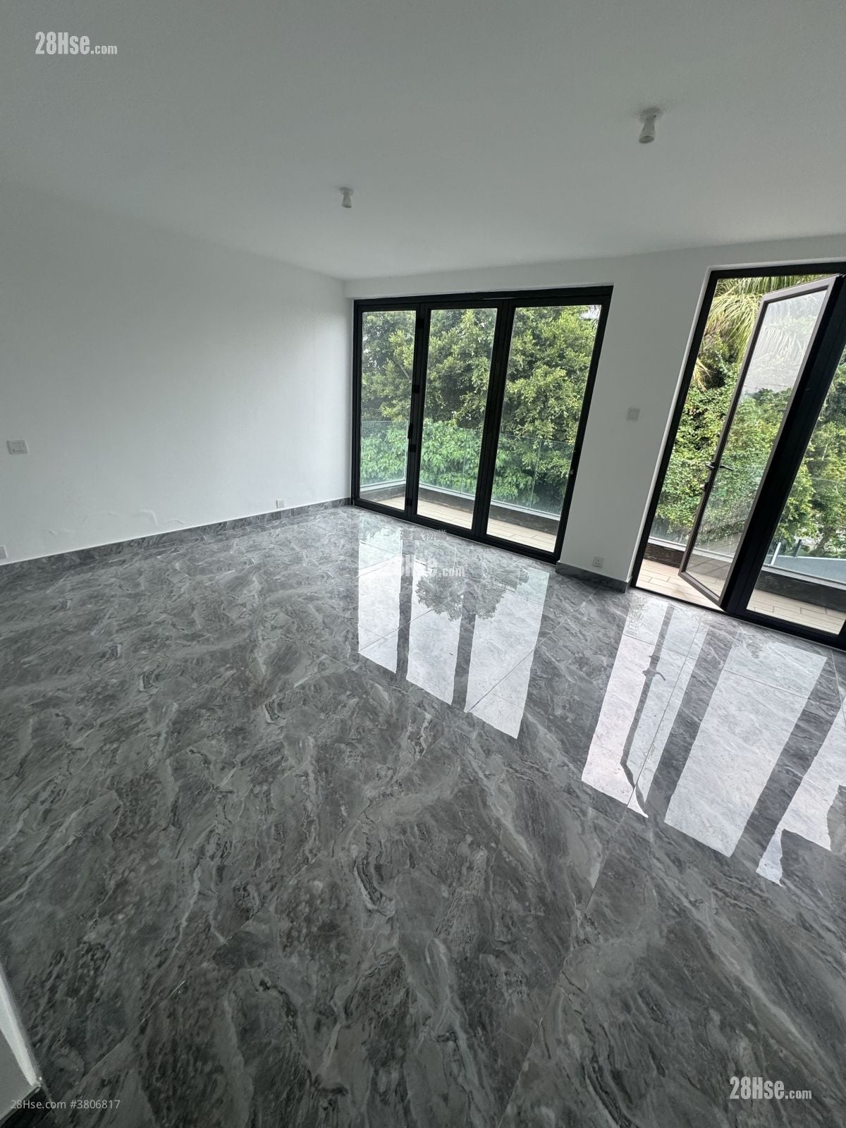 村屋 售盘 5+ 房 , 4 浴室 2,100 平方尺