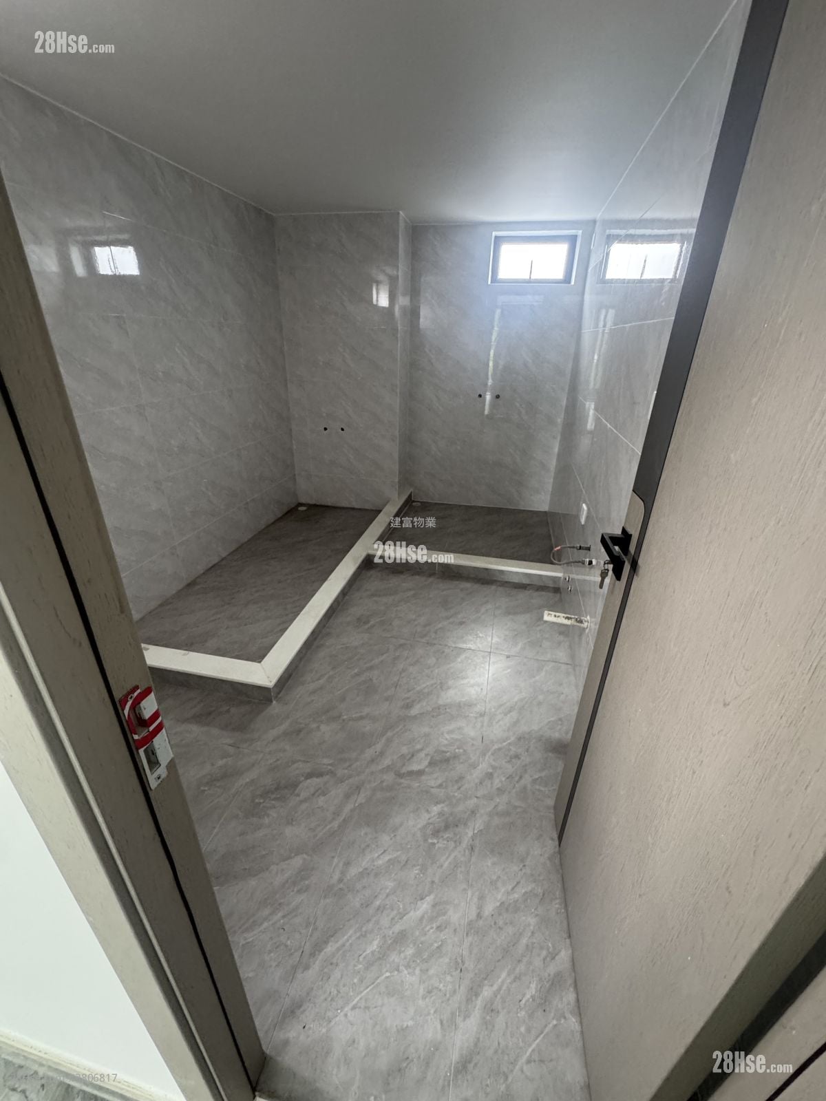 村屋 售盘 5+ 房 , 4 浴室 2,100 平方尺