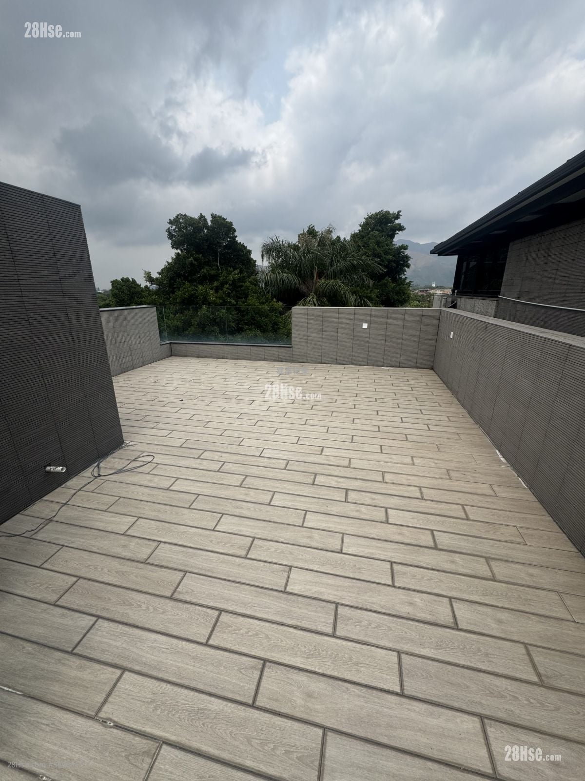 村屋 售盘 5+ 房 , 4 浴室 2,100 平方尺