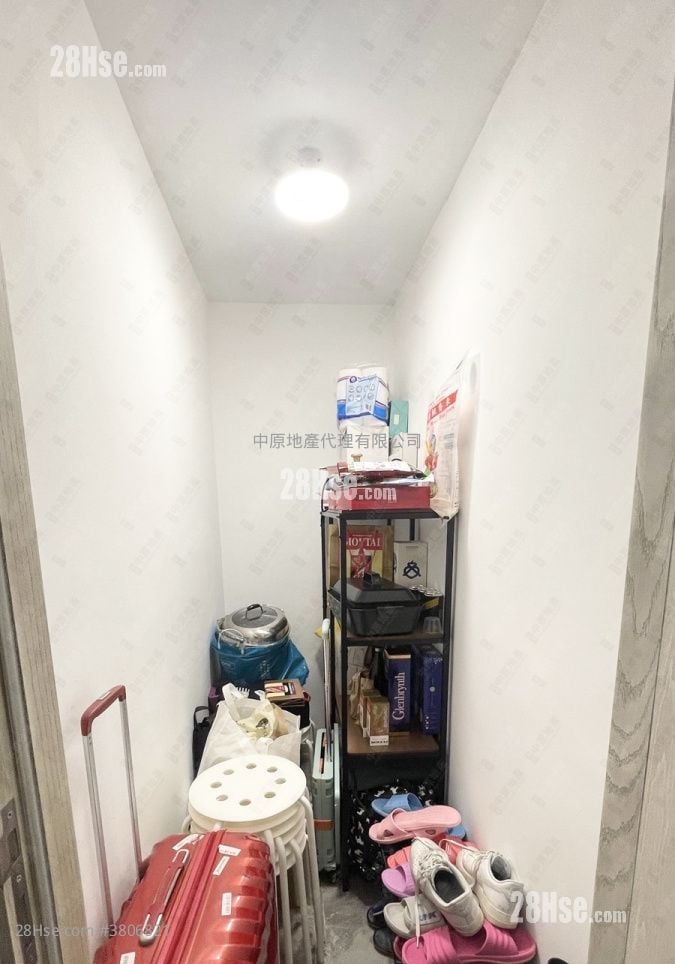 Sea To Sky Sell 3 Bedrooms , 2 Bathrooms 745 ft²