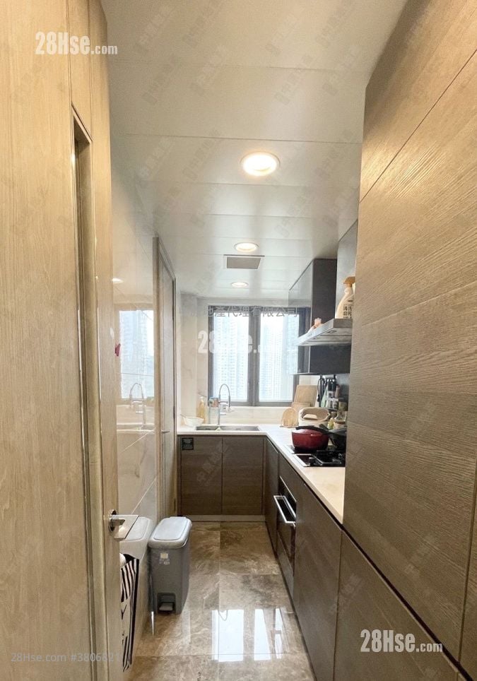 Sea To Sky Sell 3 Bedrooms , 2 Bathrooms 745 ft²