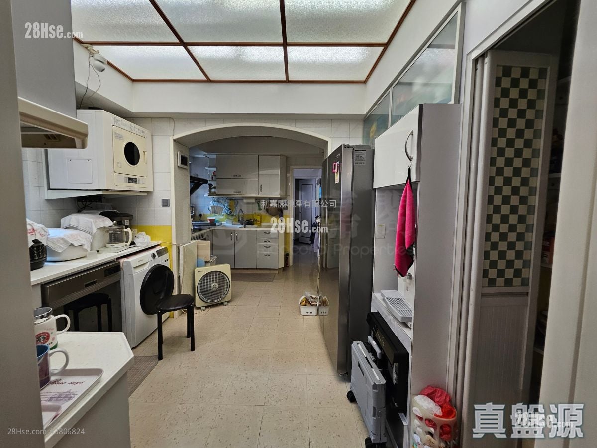 Gallant Court Sell 4 Bedrooms 1,722 ft²