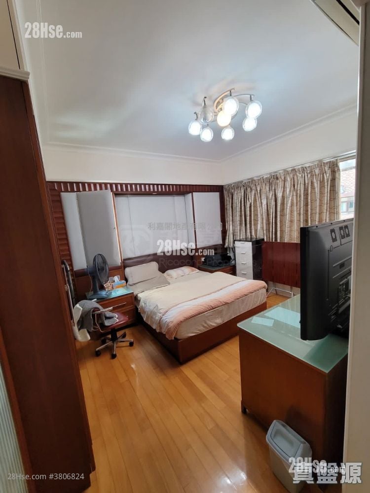 Gallant Court Sell 4 Bedrooms 1,722 ft²