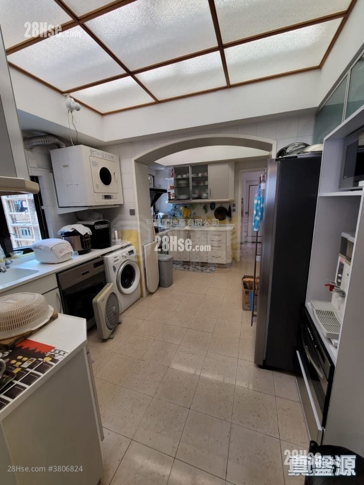 Gallant Court Sell 4 Bedrooms 1,722 ft²