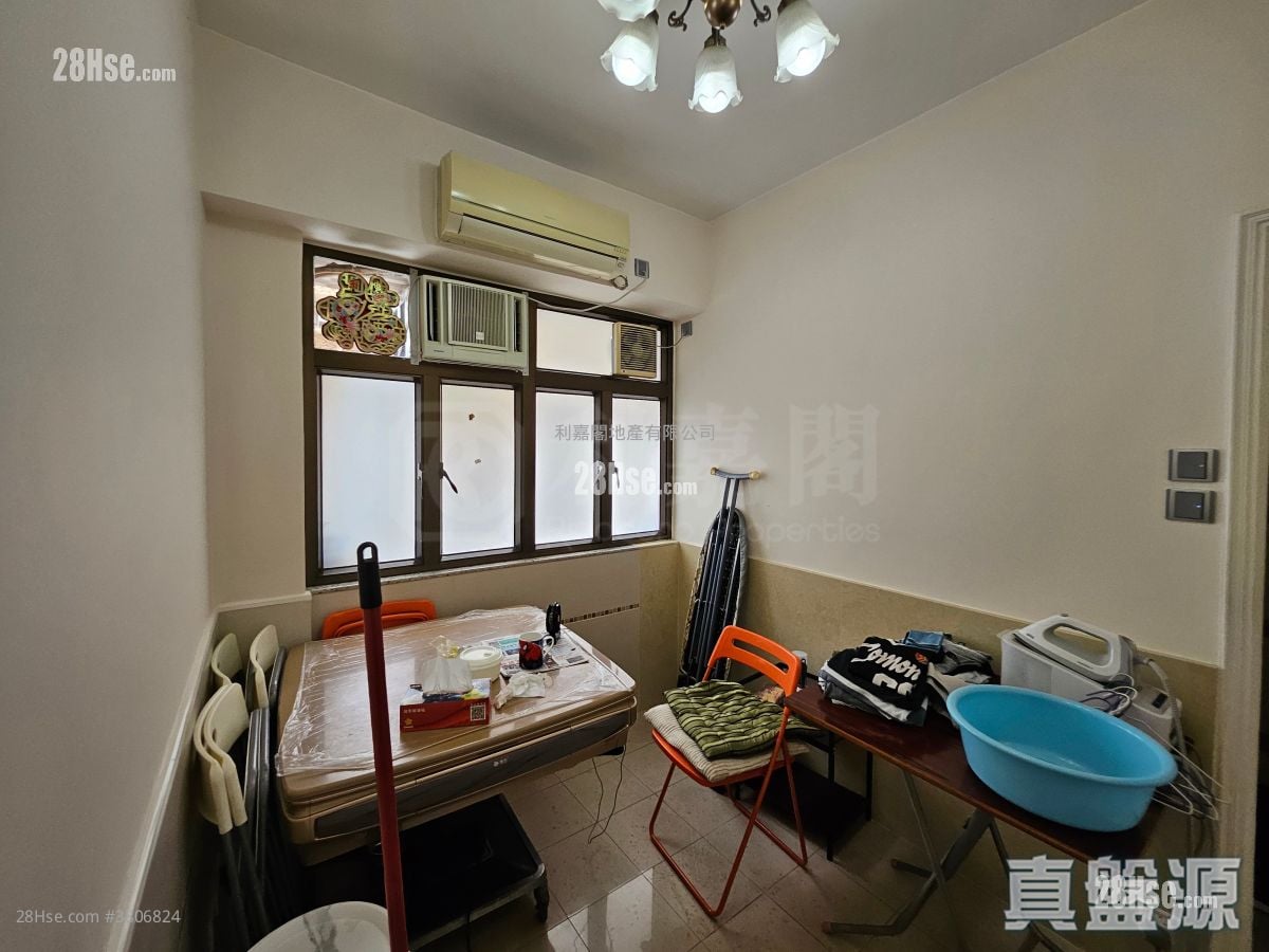 Gallant Court Sell 4 Bedrooms 1,722 ft²