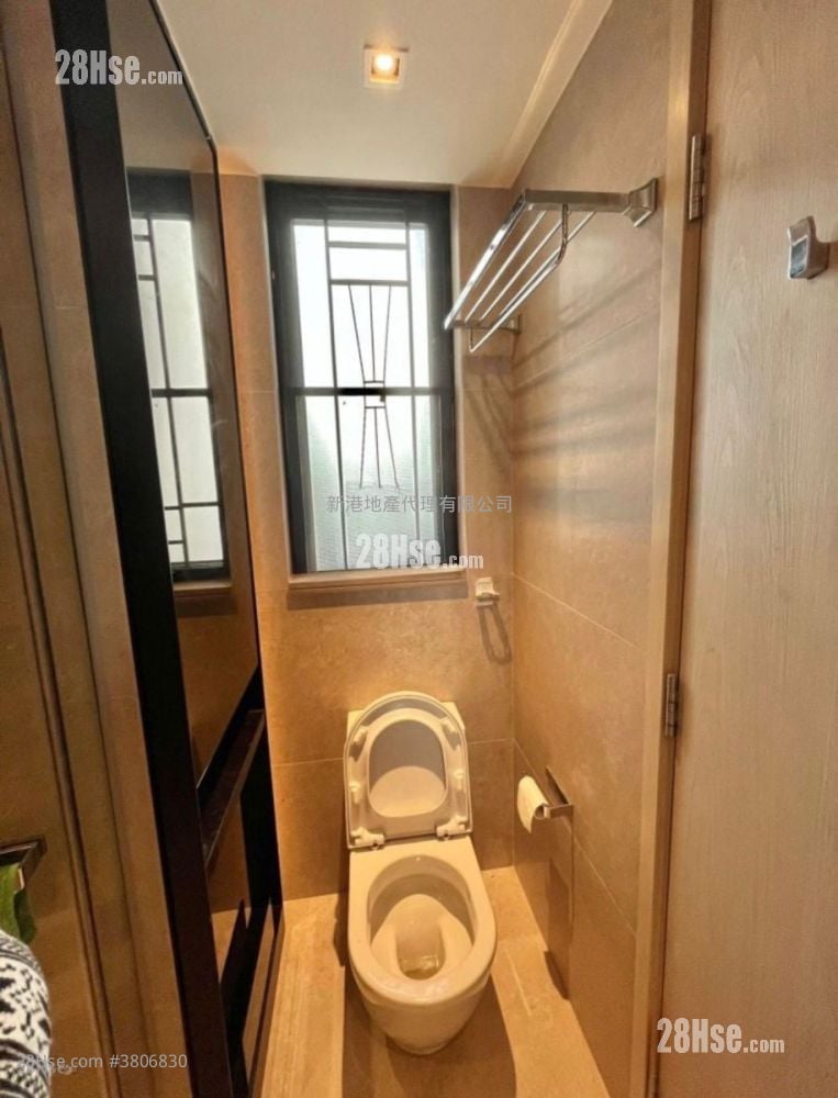 Downtown 38 Sell 2 Bedrooms , 1 Bathroom 385 ft²