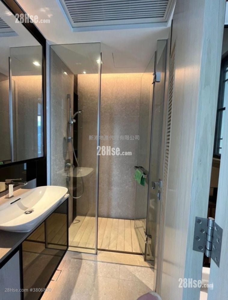 Downtown 38 Sell 2 Bedrooms , 1 Bathroom 385 ft²