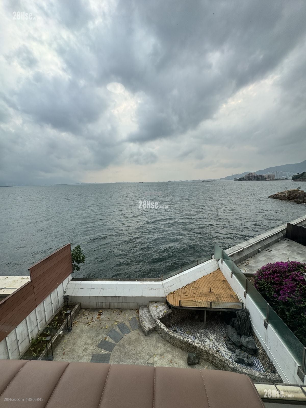 Aqua Blue Sell 4 Bedrooms 2,205 ft²