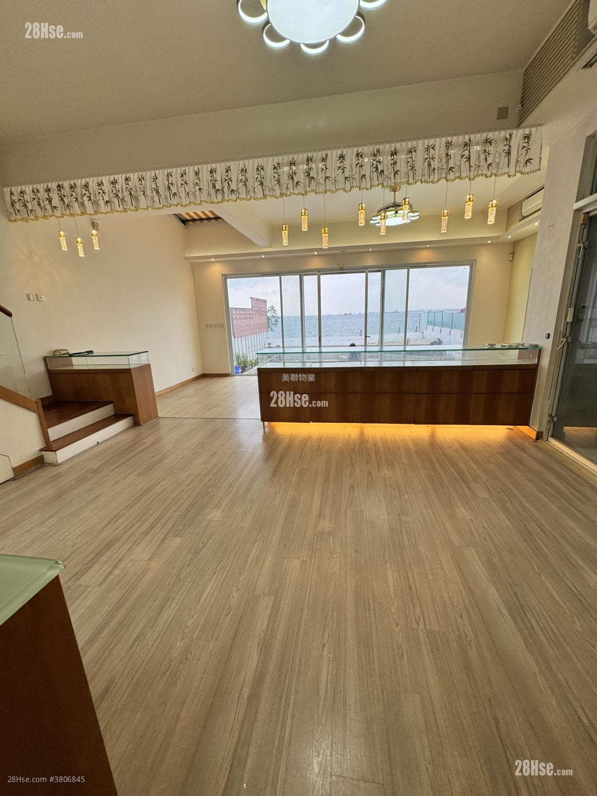 Aqua Blue Sell 4 Bedrooms 2,205 ft²