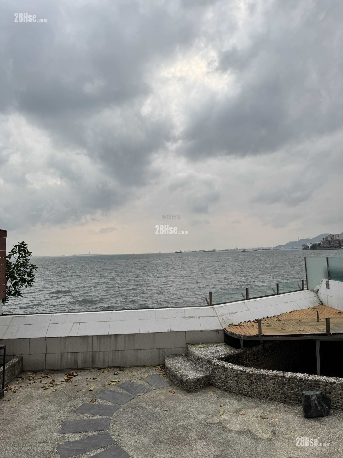 Aqua Blue Sell 4 Bedrooms 2,205 ft²