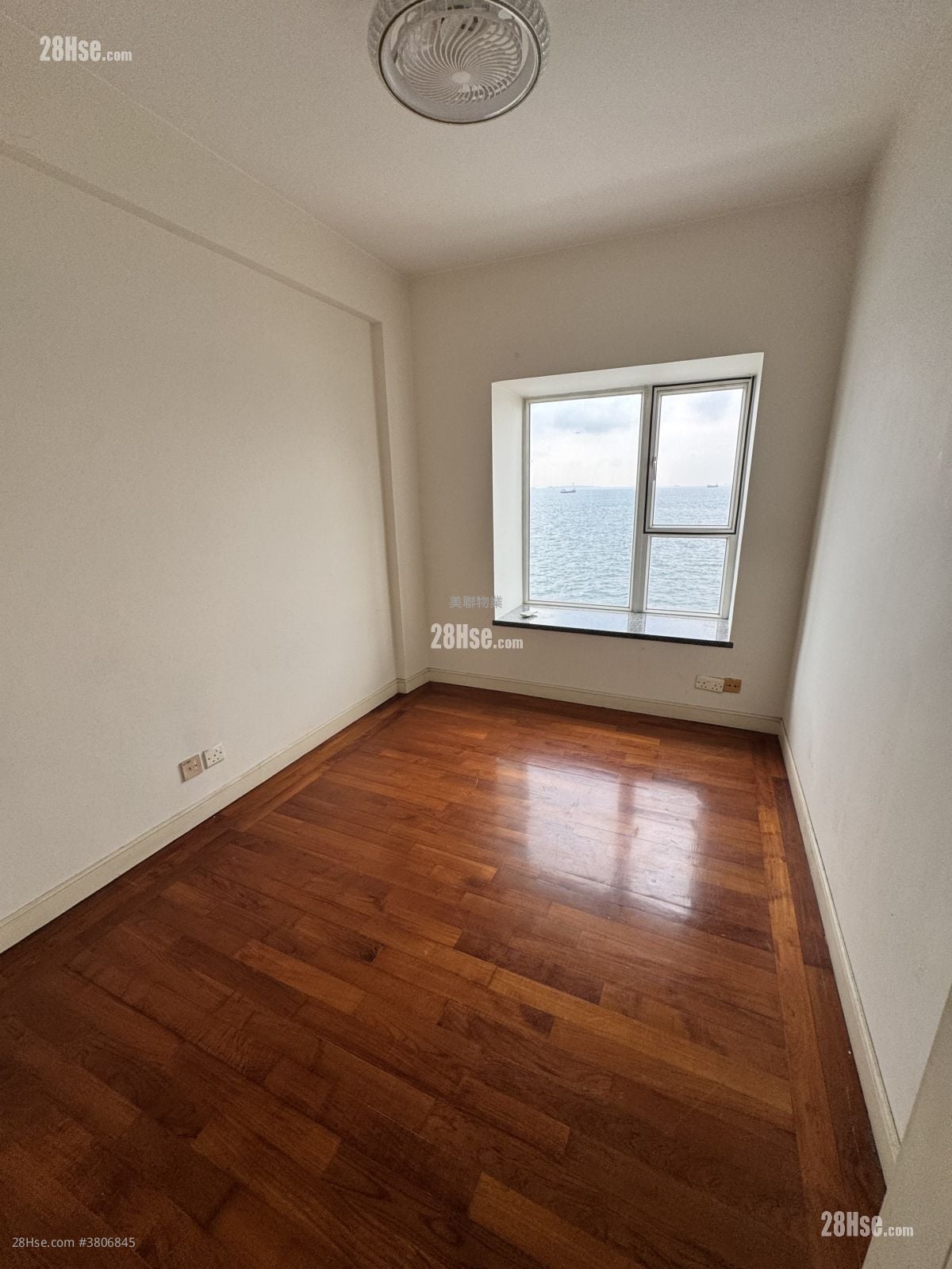 Aqua Blue Sell 4 Bedrooms 2,205 ft²