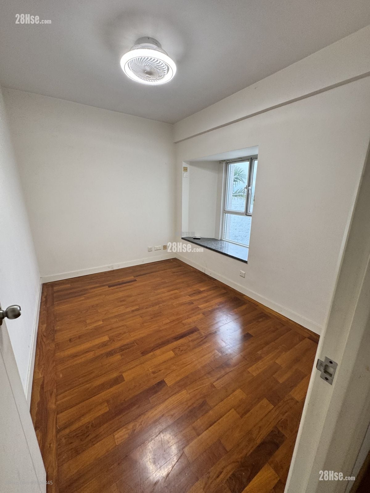 Aqua Blue Sell 4 Bedrooms 2,205 ft²