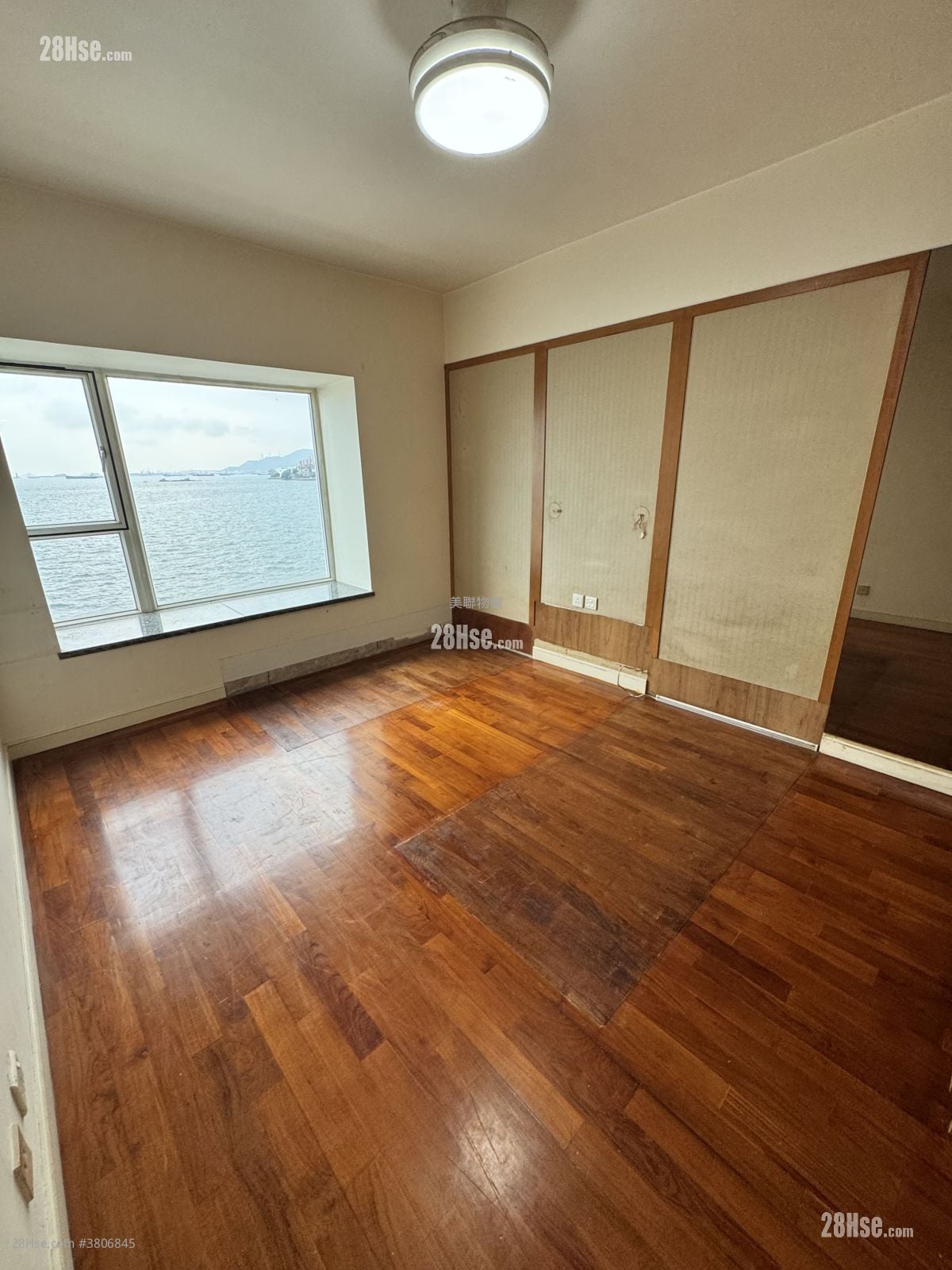 Aqua Blue Sell 4 Bedrooms 2,205 ft²