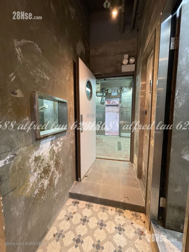 Tsui Yuen Mansion Rental 2 Toilets