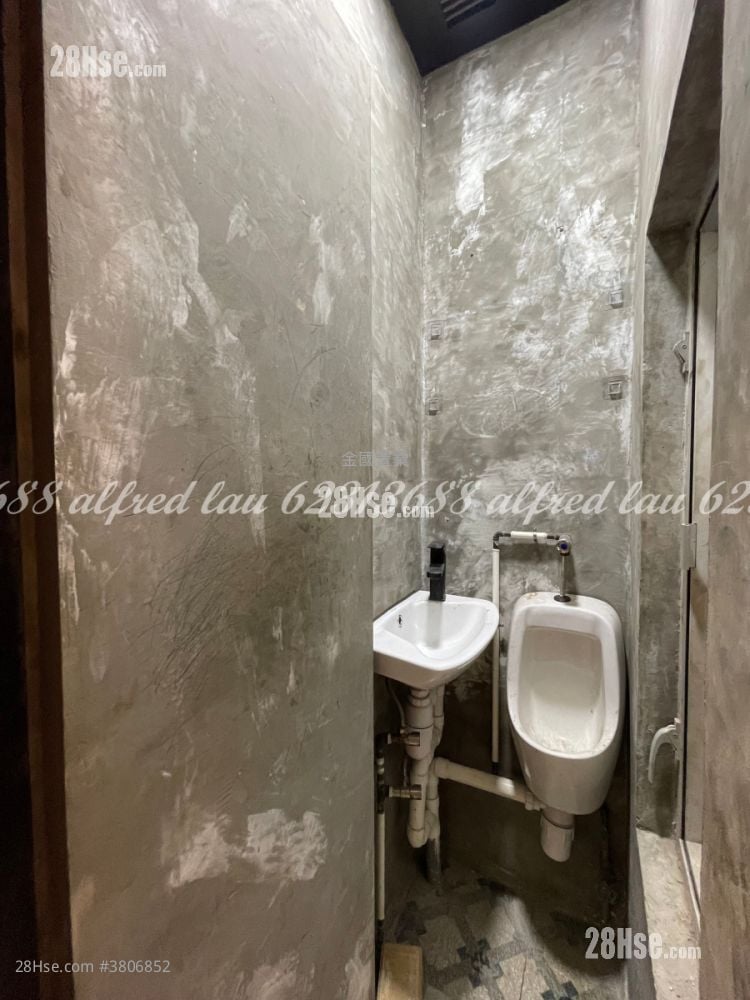 Tsui Yuen Mansion Rental 2 Toilets