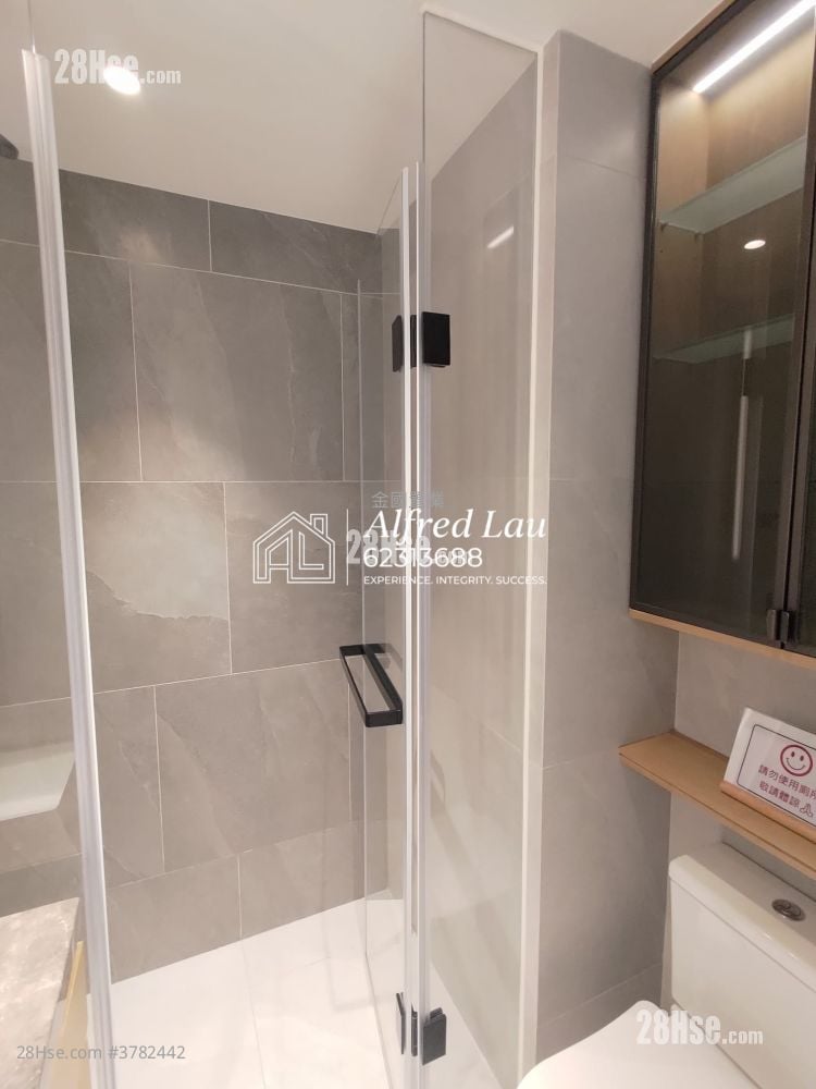 Uptify Sell Studio , 1 Bathroom 172 ft²