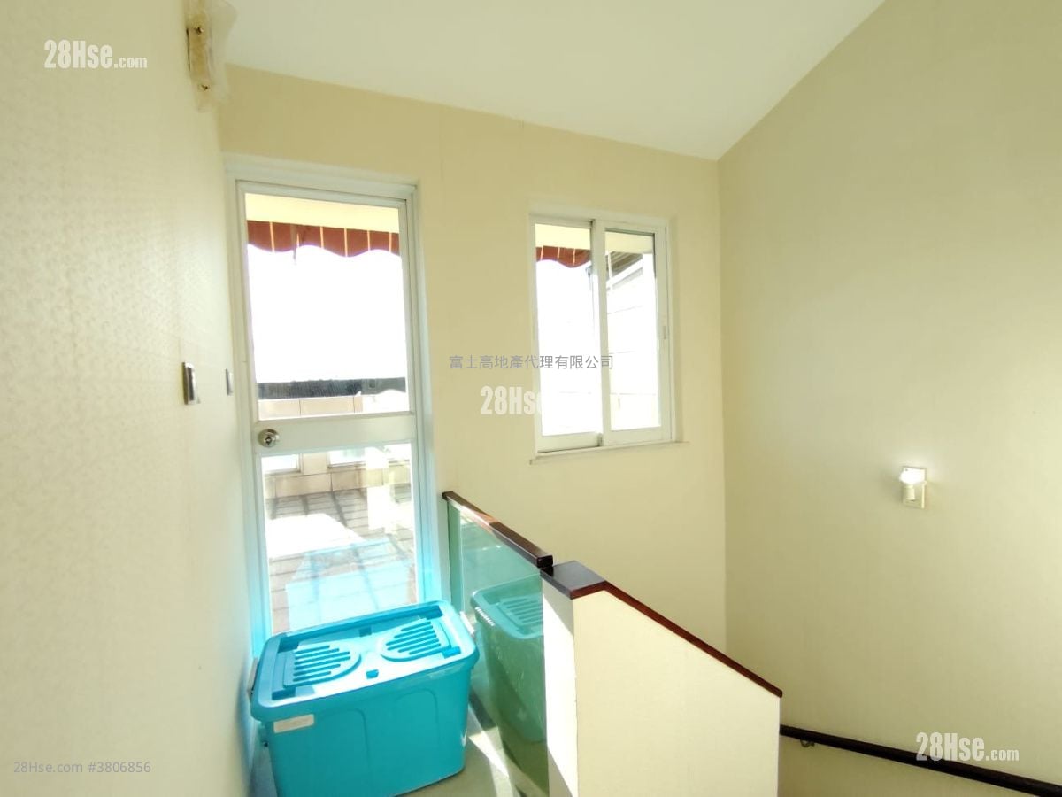 Fairview Park Sell 3 Bedrooms , 3 Bathrooms 1,395 ft²